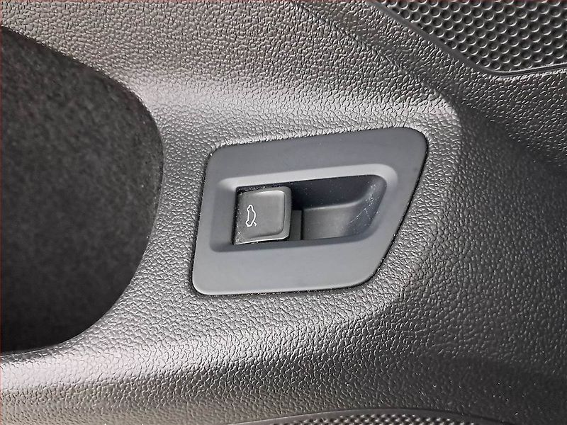 Volkswagen Passat (2018) 2.0 TDI, 4X4, Automat, Kůže - fotka 25 z 25