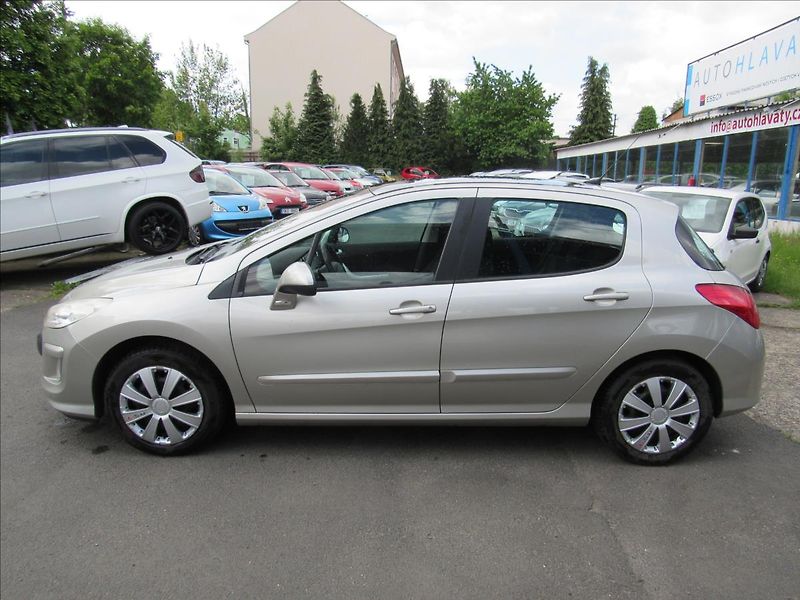 Peugeot 308 1,6 THP 110kW - fotka 7 z 28