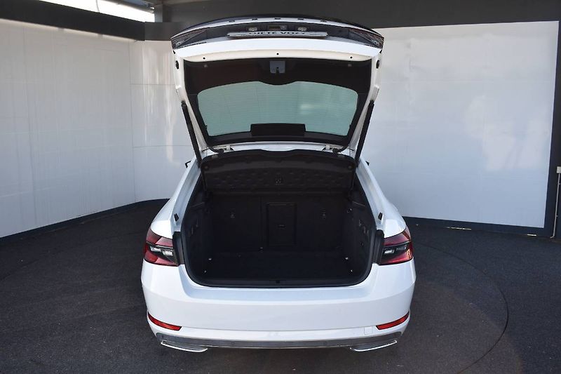 Škoda Superb (2023) 2.0TDI 147kW DSG Sportline 4x4 - fotka 10 z 29