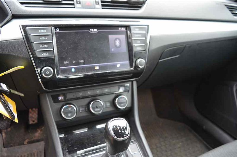 Škoda Superb (2017) 2,0 TDI AMBITION - fotka 12 z 19