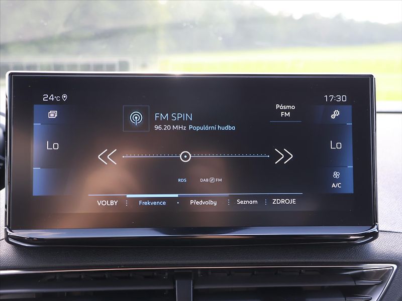 Peugeot 5008 1,2 PT Aut. Allure 7-Míst DPH - fotka 26 z 39