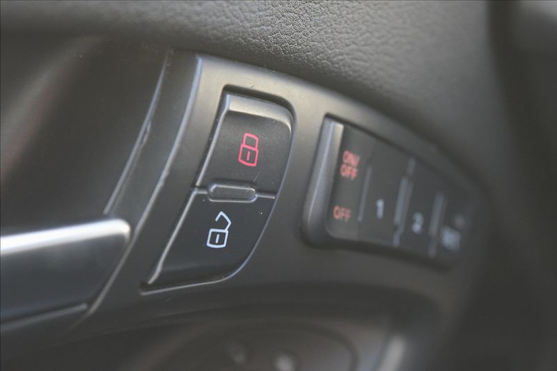 Audi A5 3,0 TDI 176KW S-LINE ALU SERVI - fotka 21 z 48