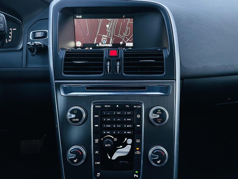 Volvo XC60 2.0D 5VÁLEC AUT TAŽNÉ VÝHŘEV - fotka 36 z 43