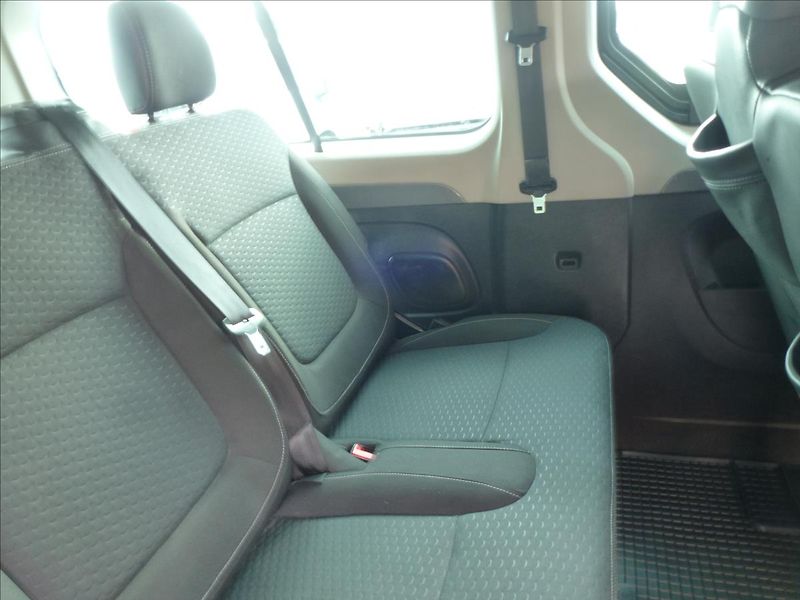 Opel Vivaro 1,6 CDTI 6rych,L2,8míst  Odpoč - fotka 18 z 47