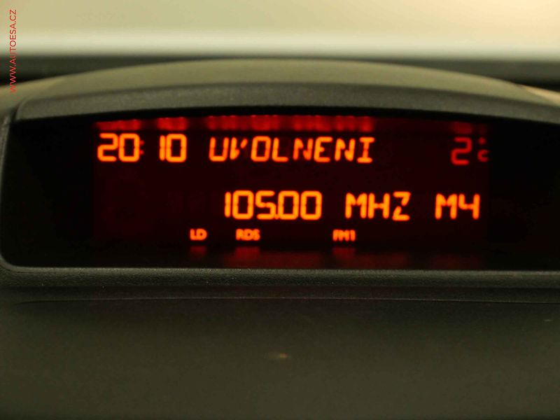 Peugeot Partner (2015) 1.6HDi, 1.maj,ČR, 66kW - fotka 13 z 16