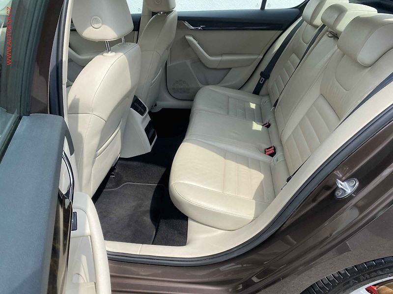 Škoda Octavia (2013) 1.8 TSi, ČR, DSG, bixen, kůže - fotka 10 z 17