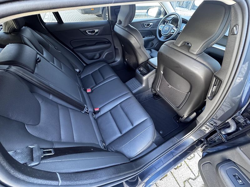Volvo V60 T8 AWD 360 VYH. ČELNÍ + kola - fotka 18 z 42