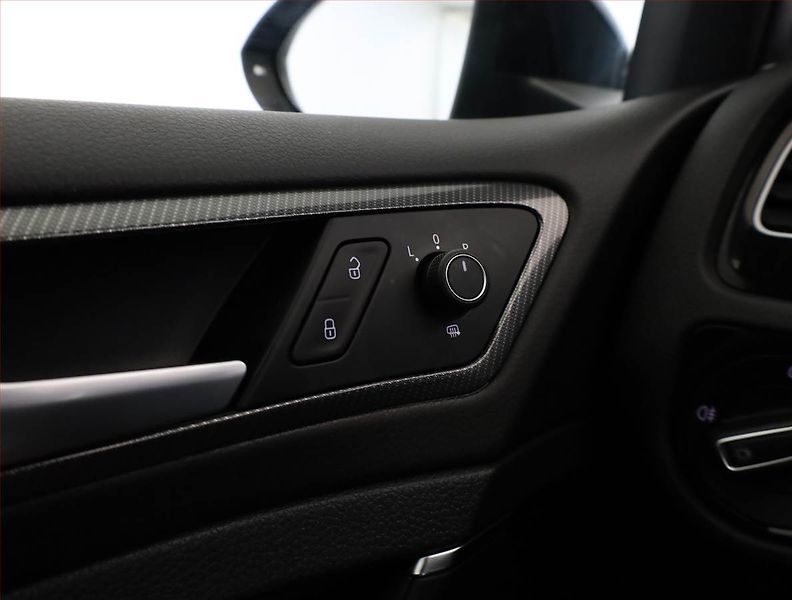 Volkswagen Golf (2017) R-Line 1.4 TSI, Automat - fotka 16 z 18