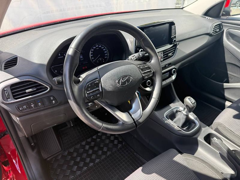 Hyundai i30 (2021) 1.0 T-GDI 88 kW Family - fotka 8 z 20