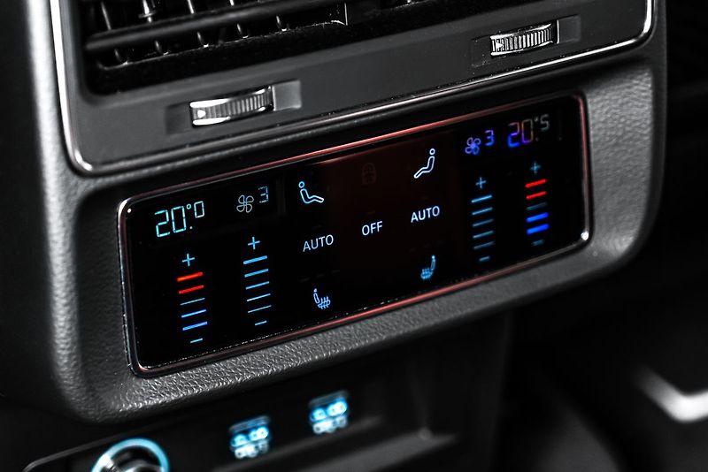 Audi SQ8 4,0TDI Keramiky Masáže Pano - fotka 21 z 32