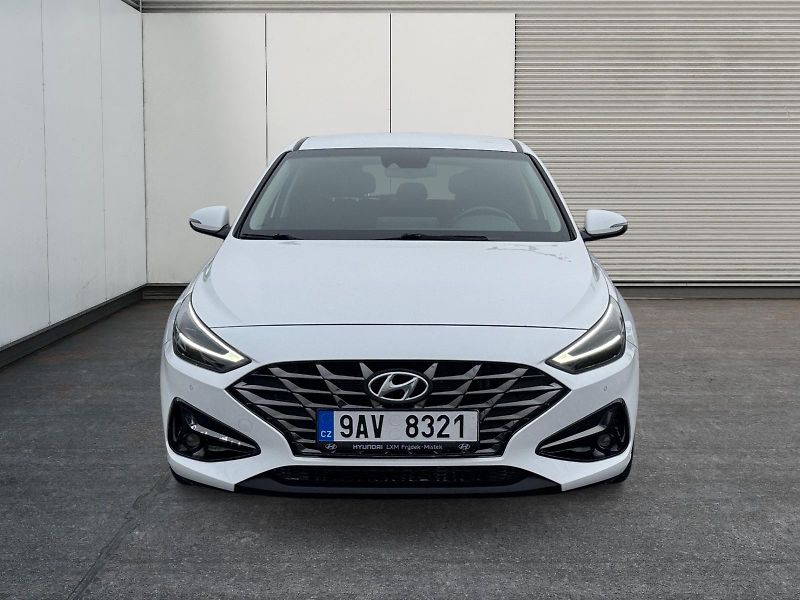 Hyundai i30 (2023) FAMILY SMART 1.5T-GDI 118kW CZ - fotka 2 z 11
