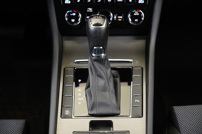 Škoda Superb - fotka 25 z 27