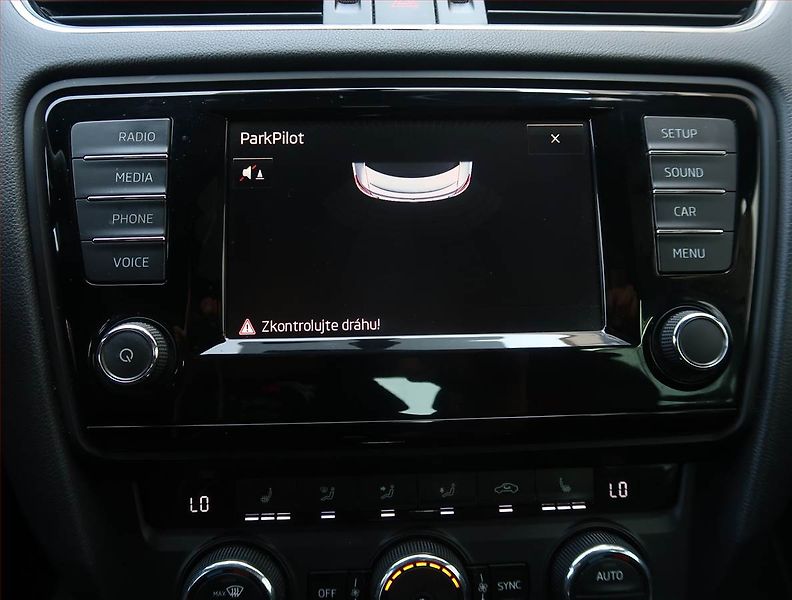 Škoda Octavia (2015) RS 2.0 TSI, Automat - fotka 17 z 19
