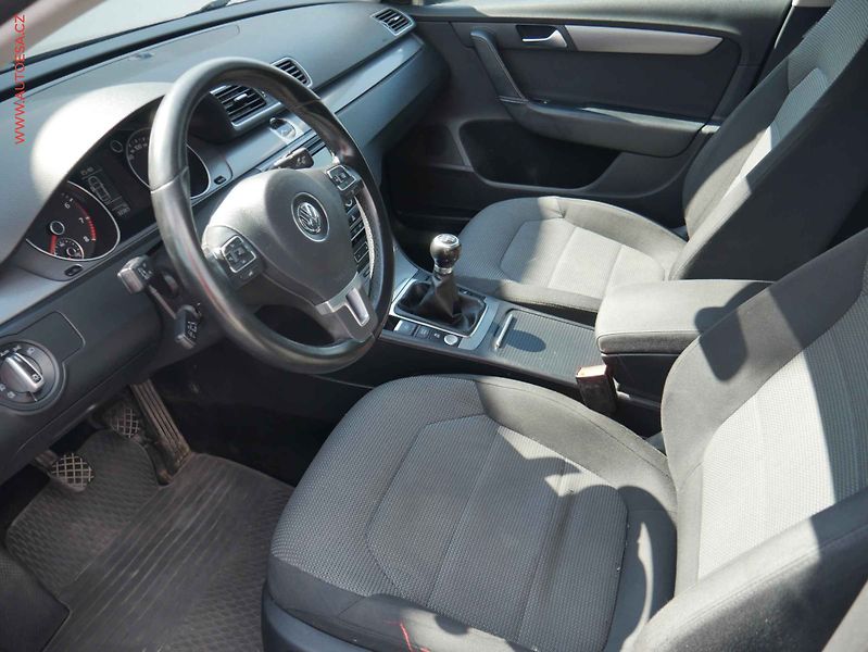 Volkswagen Passat (2011) 1.4TSi, Bixenon - fotka 9 z 16