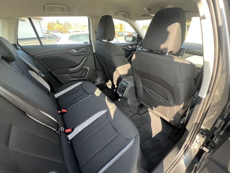 Škoda Scala Selection 1.0 TSI 85 kW - fotka 19 z 29