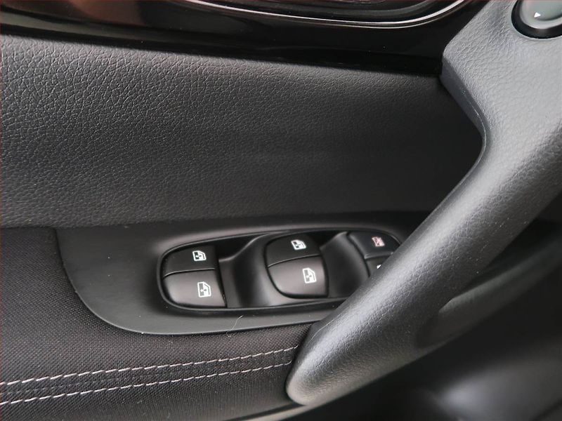 Nissan Qashqai (2021) 1.3 DIG-T, ČR,1.maj - fotka 15 z 16