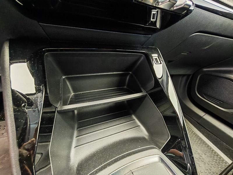 Peugeot 2008 1.2 Benzin - fotka 31 z 35