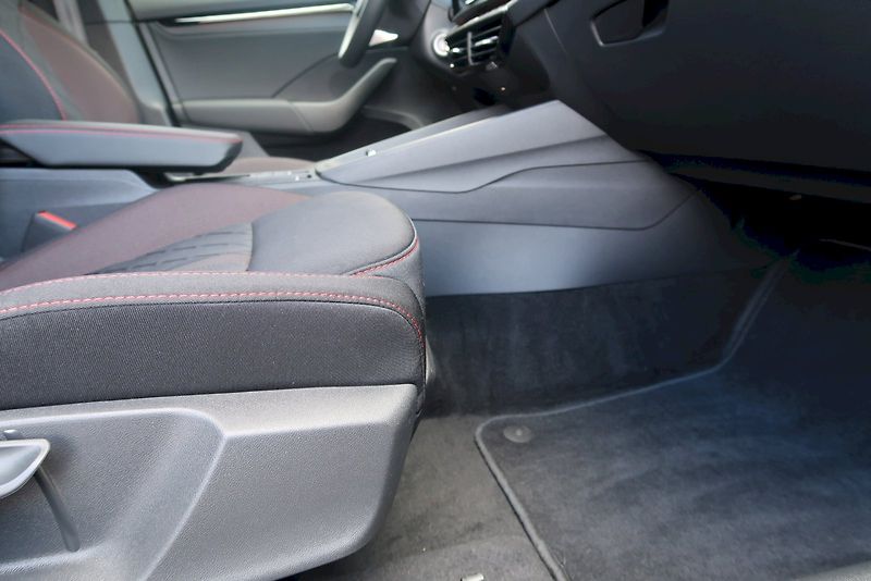 Škoda Octavia (2025) COMBI RS 2,0 TSI 195kW DSG - fotka 17 z 29