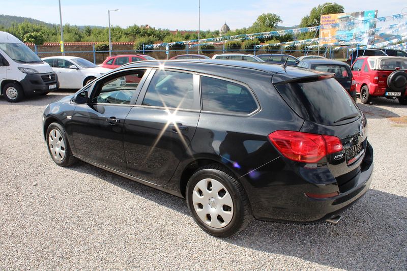 Opel Astra (2011) 1,4i KLIMA TEMPOMAT EL.OKNA - fotka 5 z 16