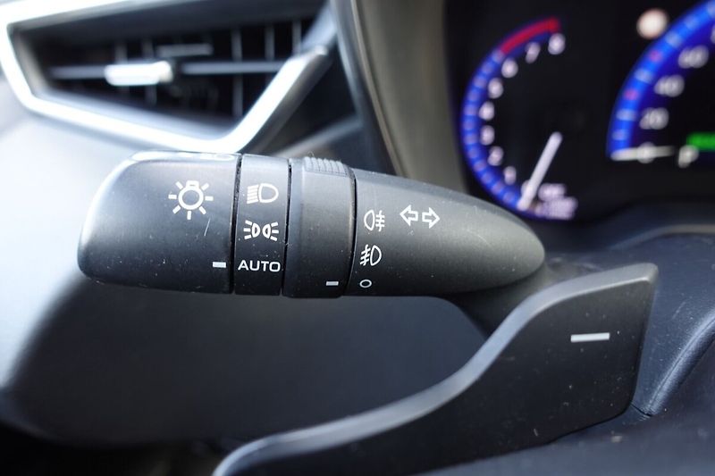 Toyota Corolla 2,0 HEV Comfort Tech TS - fotka 24 z 30