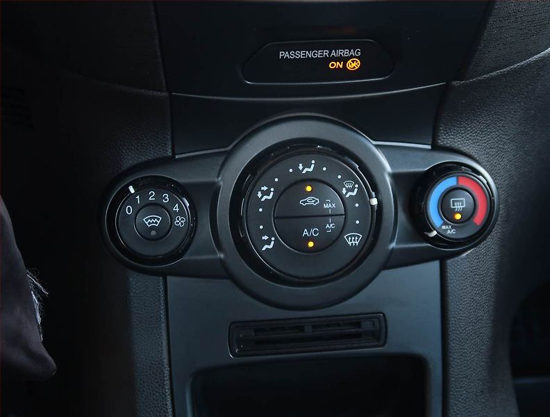 Ford Fiesta (2015) Comfort 1.25, Serv.kniha - fotka 15 z 18