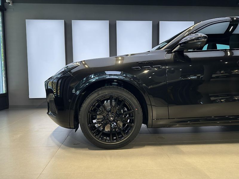 Maserati Grecale (2026) Grecale Modena 330 HP - fotka 4 z 17