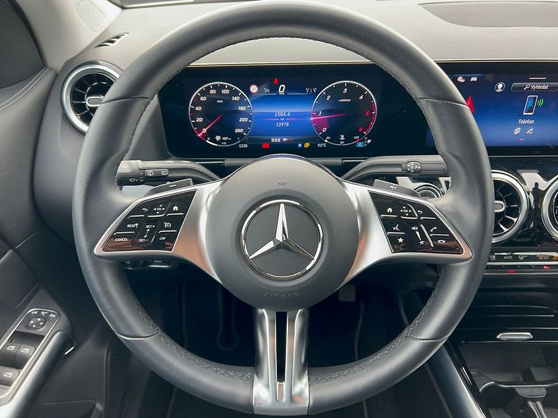 Mercedes-Benz GLA 200 d 4MATIC - fotka 18 z 29