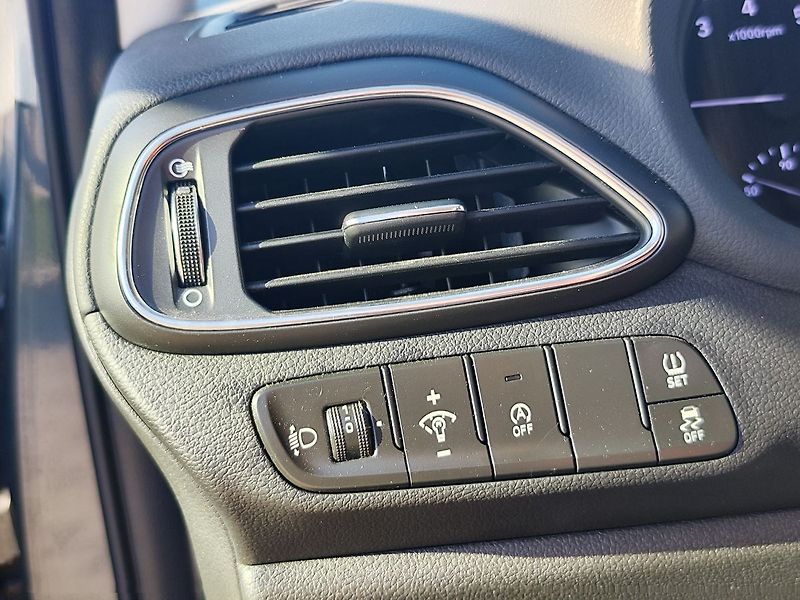 Hyundai i30 1.0 T-GDI/88kW Start Plus - fotka 23 z 28