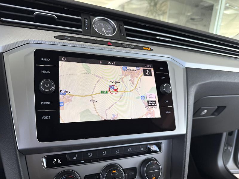 Volkswagen Passat 2,0TDI DSG 140kW*Masáž*Kam*Taž - fotka 22 z 37