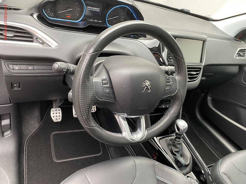 Peugeot 2008 (2019) 1.2 PT, Crossway, panor, navi - fotka 12 z 17