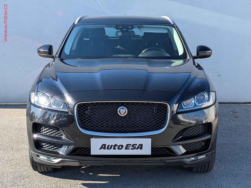 Jaguar F-Pace (2016) 2.0D 4x4, ČR, AT, navi, bixen - fotka 2 z 17