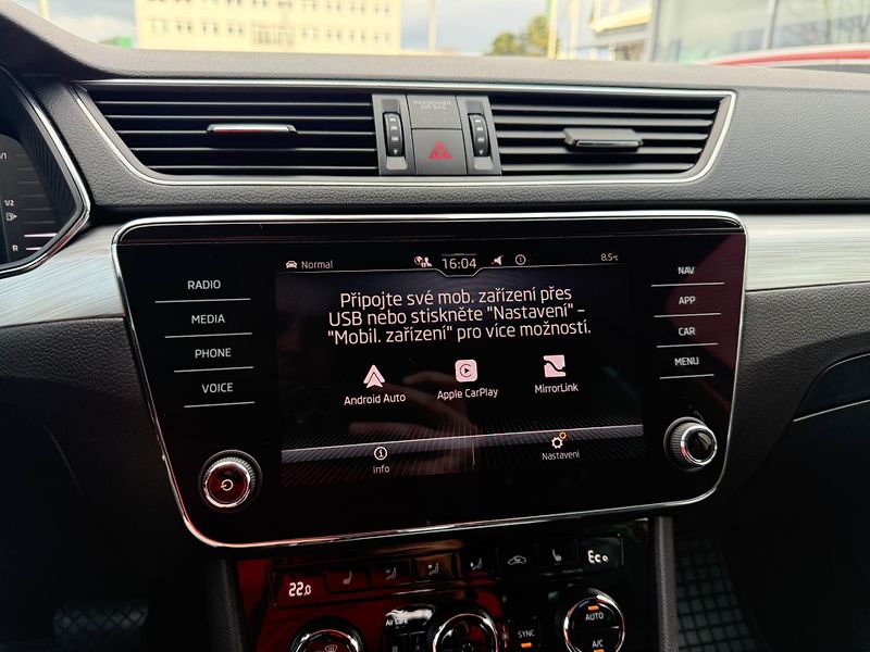 Škoda Superb Ambition 1.4 TSi 160kw Combi P - fotka 15 z 24