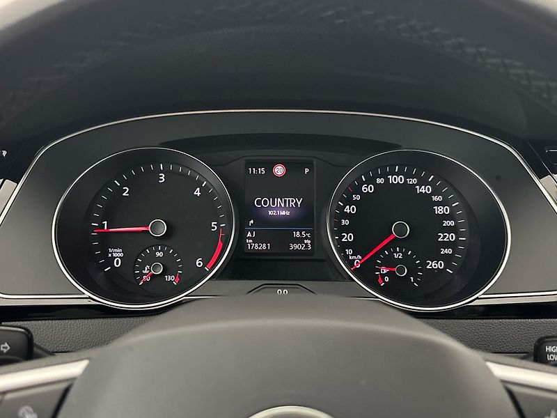 Volkswagen Passat Business DSG - fotka 11 z 31