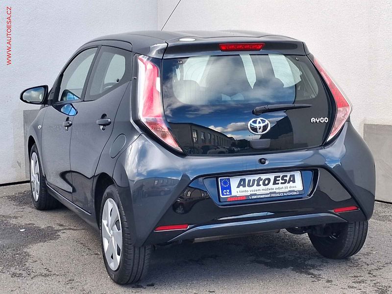 Toyota Aygo (2015) 1.0i, AC, tempo - fotka 6 z 16