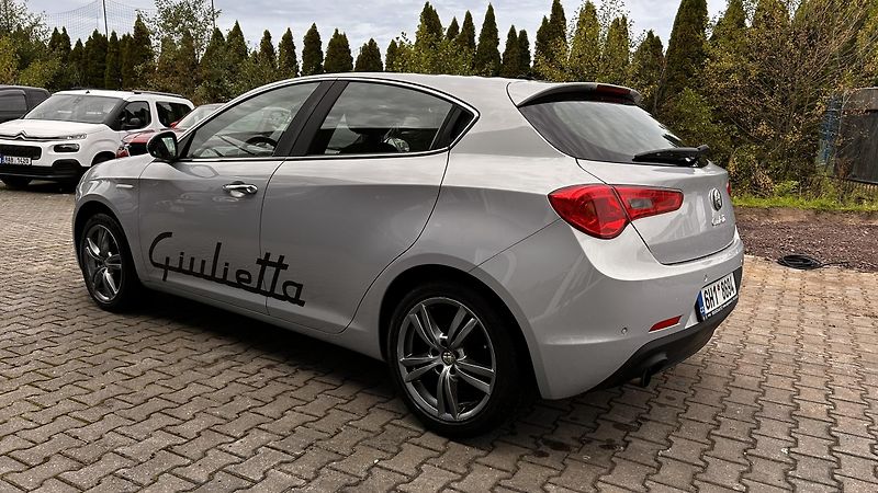 Alfa Romeo Giulietta 1.4 TB 120k Distinctive - fotka 3 z 15