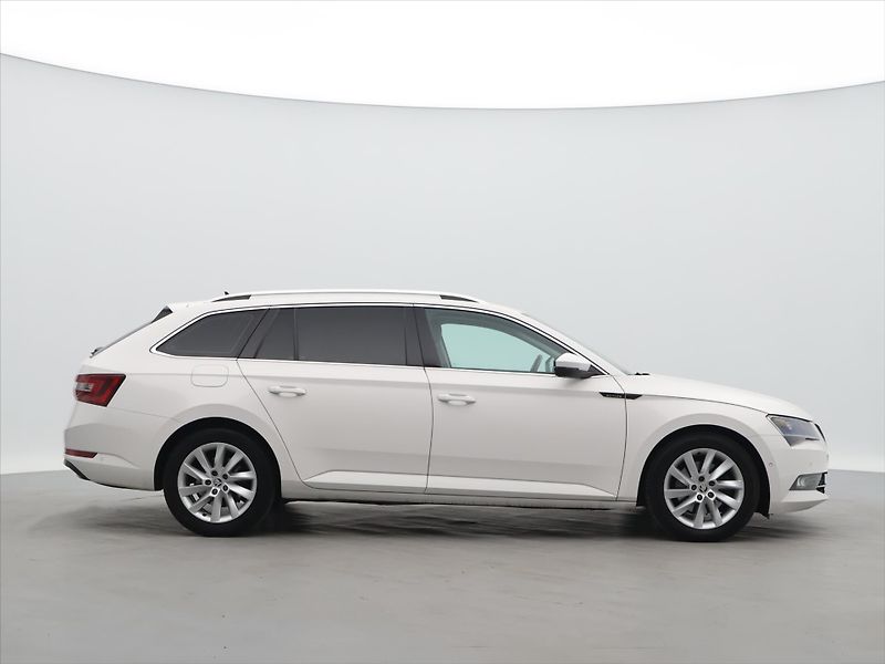 Škoda Superb 2,0 TDI DSG Style+  Navi ACC - fotka 8 z 36