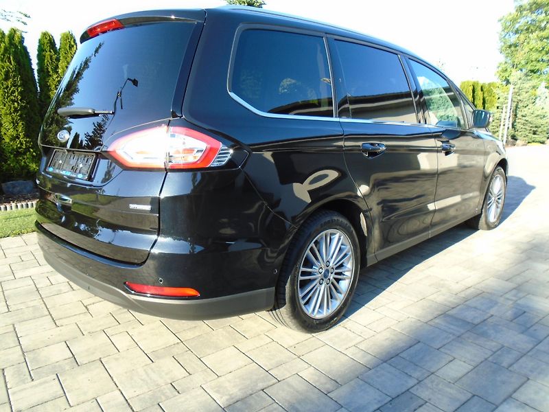 Ford Galaxy 2.5 Duratec FHEV Vignale 7Míst - fotka 4 z 47
