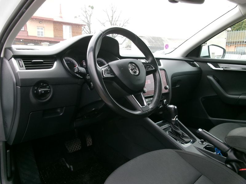 Škoda Octavia (2019) 1,5TSI DSG AC TEMP ČR - fotka 29 z 36