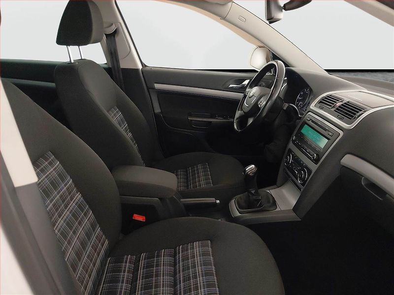 Škoda Octavia (2013) Style 1.4 TSI, Serv.kniha - fotka 9 z 19