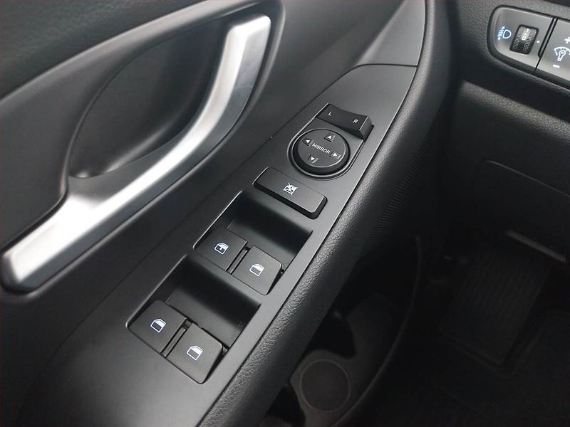 Hyundai i30 (2017) Trikolor 1.0 T-GDI, Serv.kniha - fotka 17 z 18