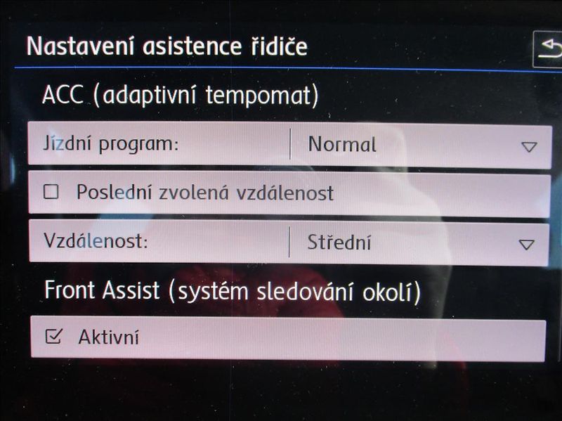 Volkswagen Golf 1,0 TSI,klima,Apple/Android - fotka 20 z 28