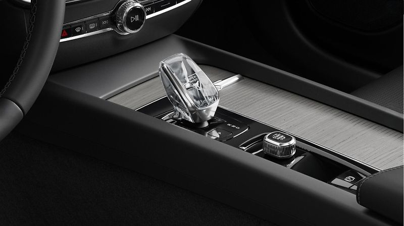 Volvo V60 (2026) B4 PLUS DARK AUT - fotka 7 z 18