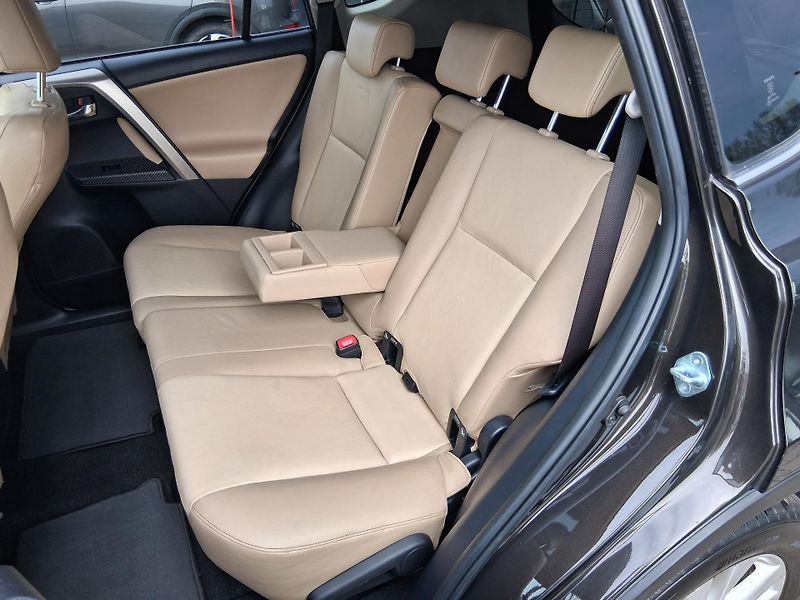Toyota RAV4 PREMIUM 2.2 D-CAT 4x4 110 kW - fotka 5 z 32