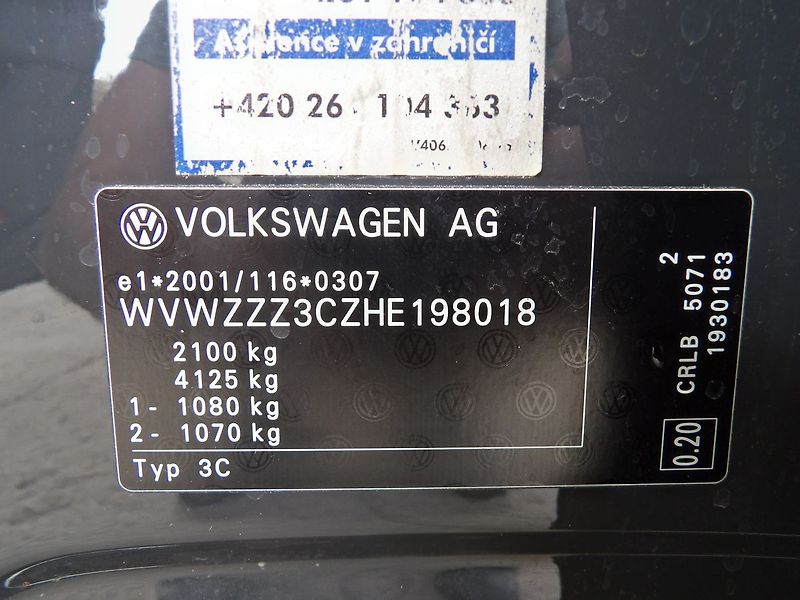 Volkswagen Passat 2.0TDI Comfort Adaptiv Navi - fotka 32 z 33