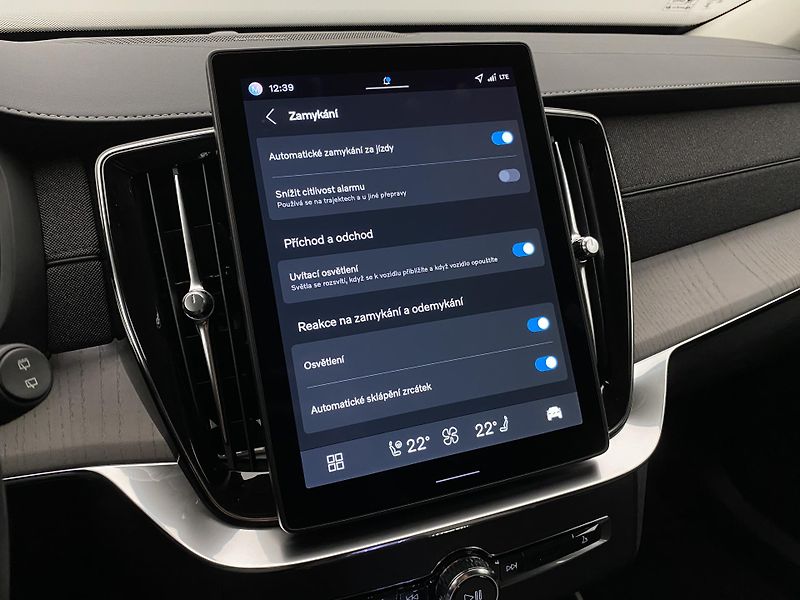 Volvo XC90 (2026) T8 AWD Plug-in DARK PLUS 7m - fotka 60 z 78