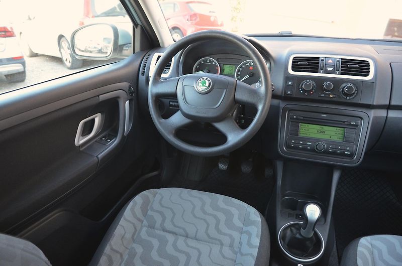 Škoda Fabia (2009) 1.2i 51kW AMBITION 118.400km - fotka 23 z 38