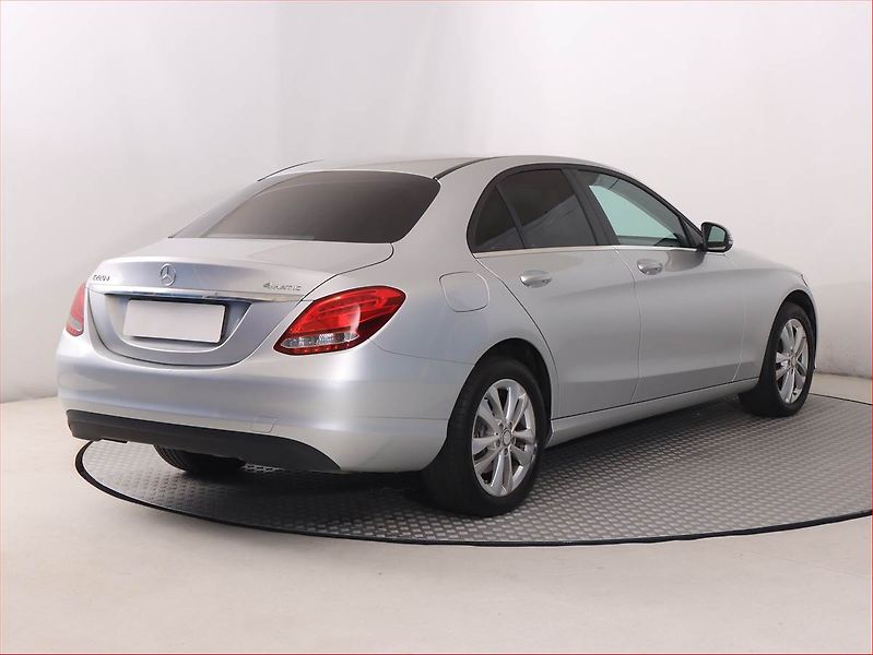 Mercedes-Benz Třídy C (2018) Classic C 220 d 4MATIC - fotka 5 z 21