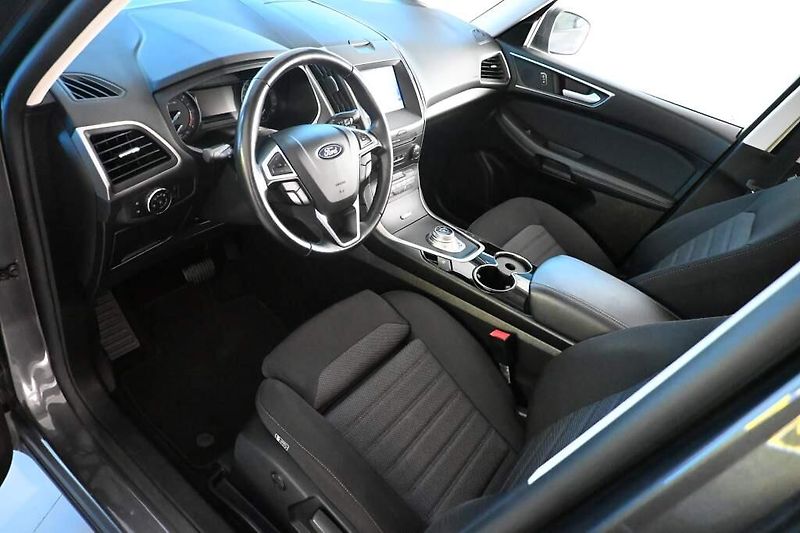Ford Galaxy (2021) 2.0 7 Míst Kamera Business 8AT - fotka 13 z 31