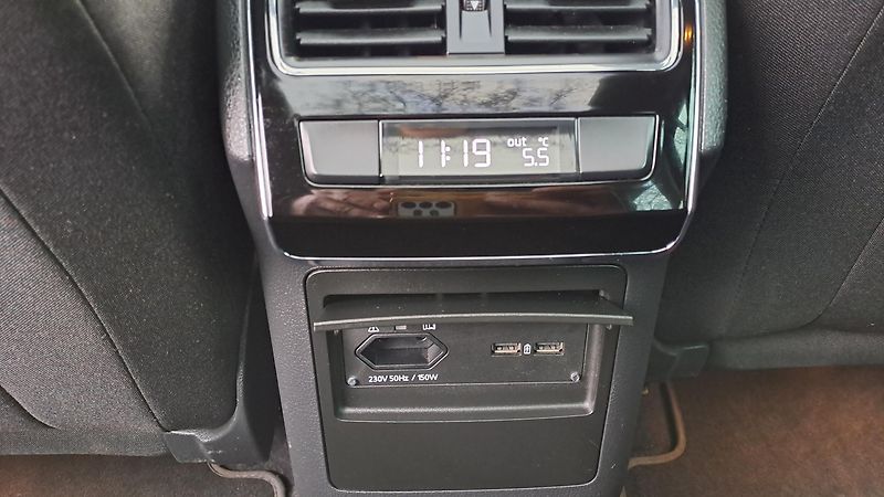 Škoda Superb 1.6 CRTDI DSG Comfort+Panorama - fotka 18 z 32