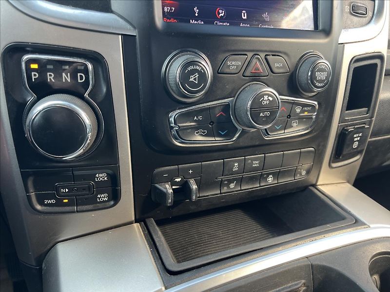 Dodge RAM 5,7 HEMI Big Horn - fotka 15 z 19